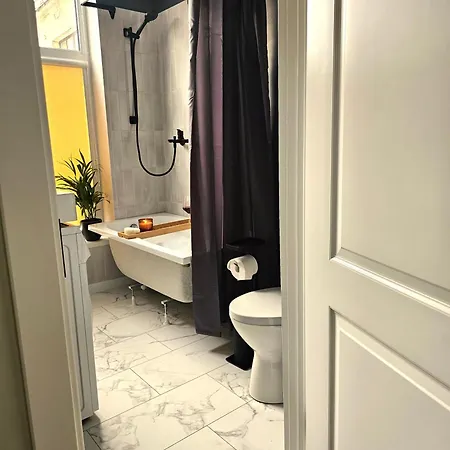 Bright And Cozy Next To Park Riga