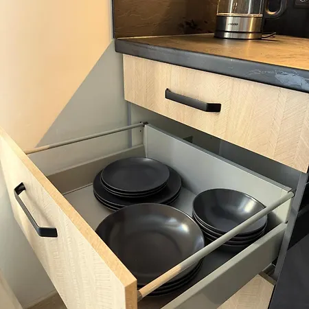 Bright And Cozy Next To Park リガ