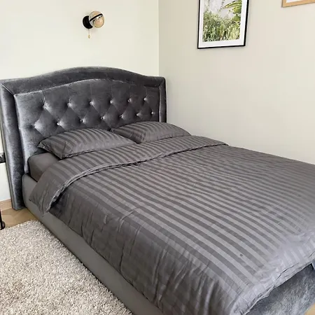 Bright And Cozy Next To Park *