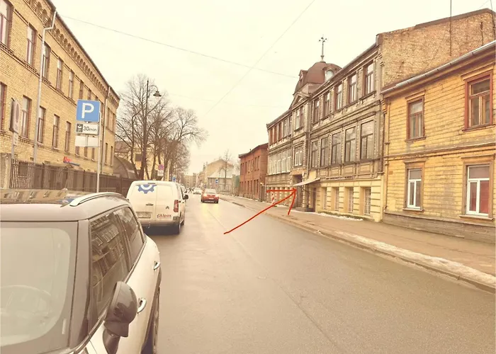 Bright And Cozy Next To Park