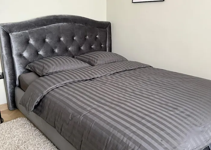 Bright And Cozy Next To Park *